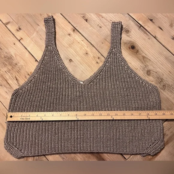 Crop Top Crocheted sweater - Picture 2 of 4